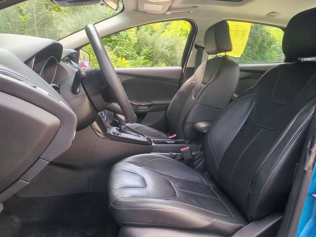 Used 2017 Ford Focus Titanium w/ Titanium Technology Package FWD image 23
