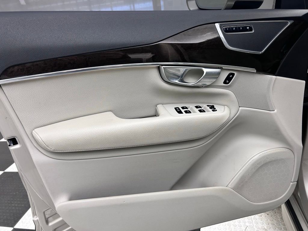 Used 2018 Volvo XC90 T6 Momentum w/ Convenience Package AWD/4WD image 10