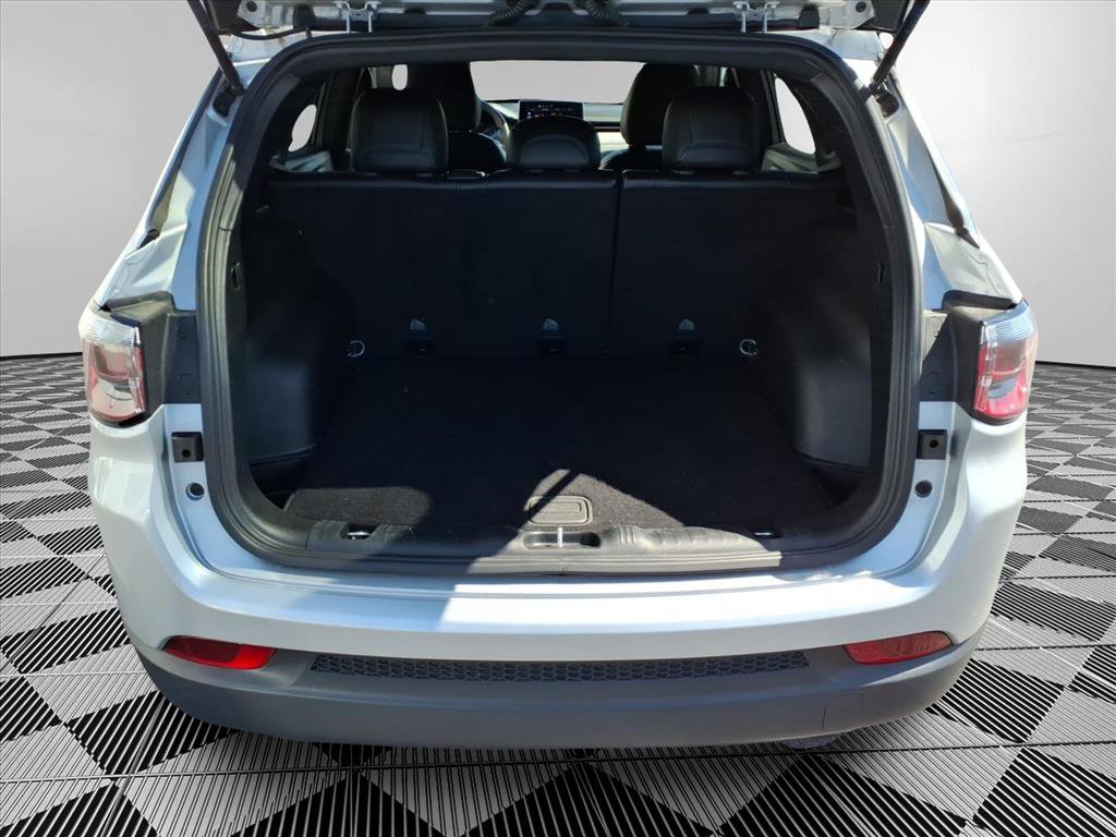 Used 2024 Jeep Compass Latitude image 12