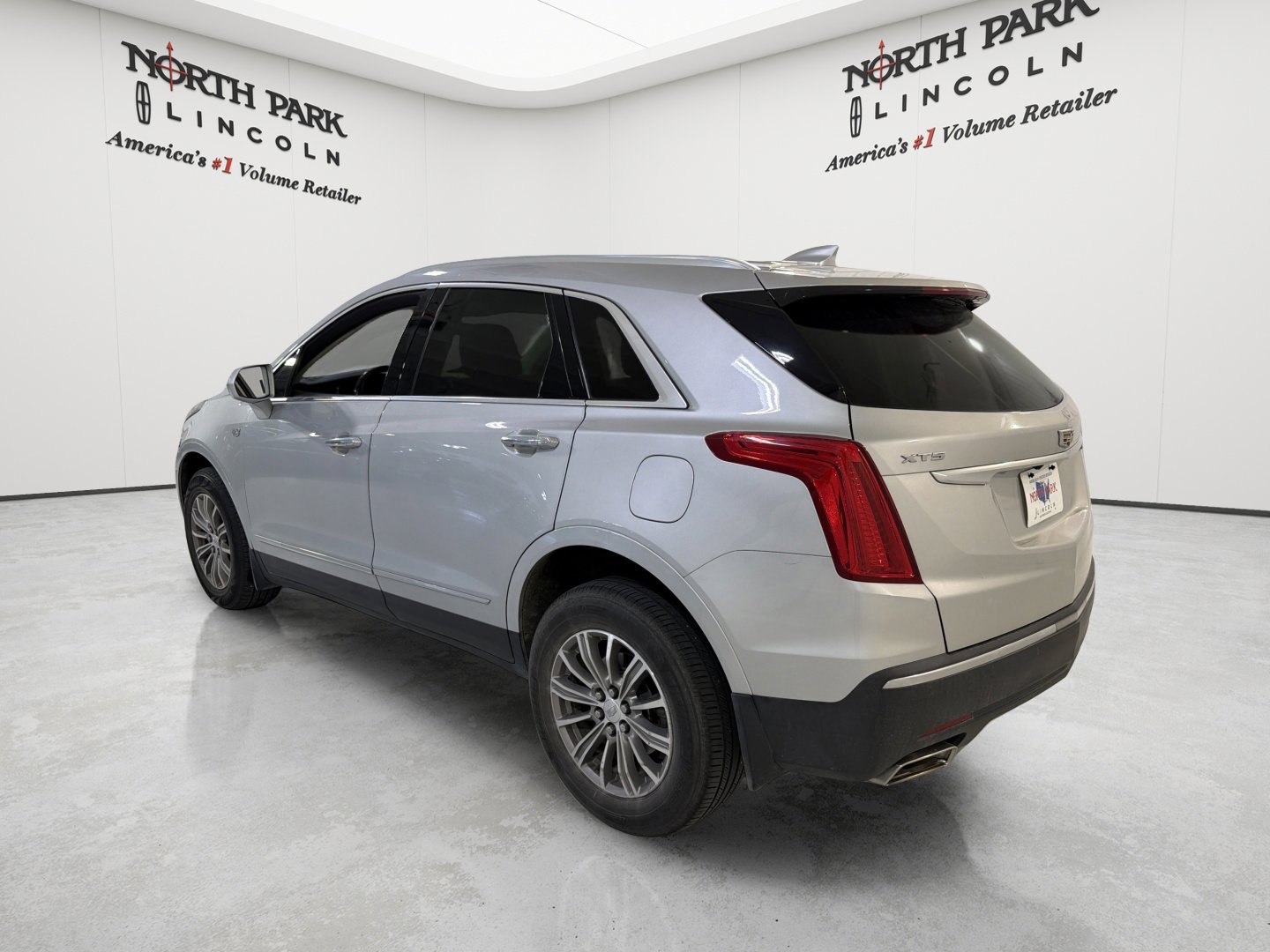 Used 2019 Cadillac XT5 Luxury FWD image 3