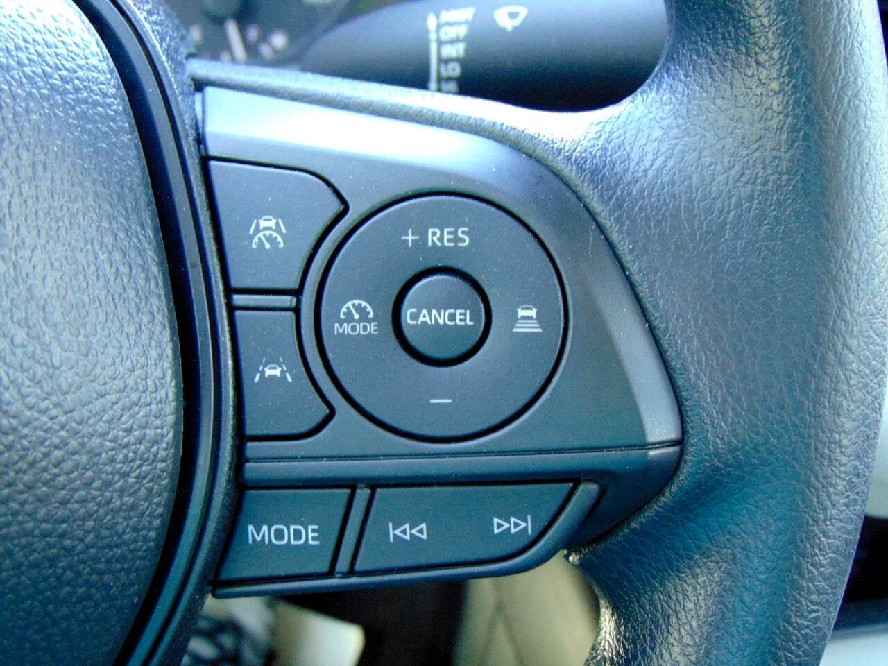 Used 2025 Toyota Corolla LE image 29