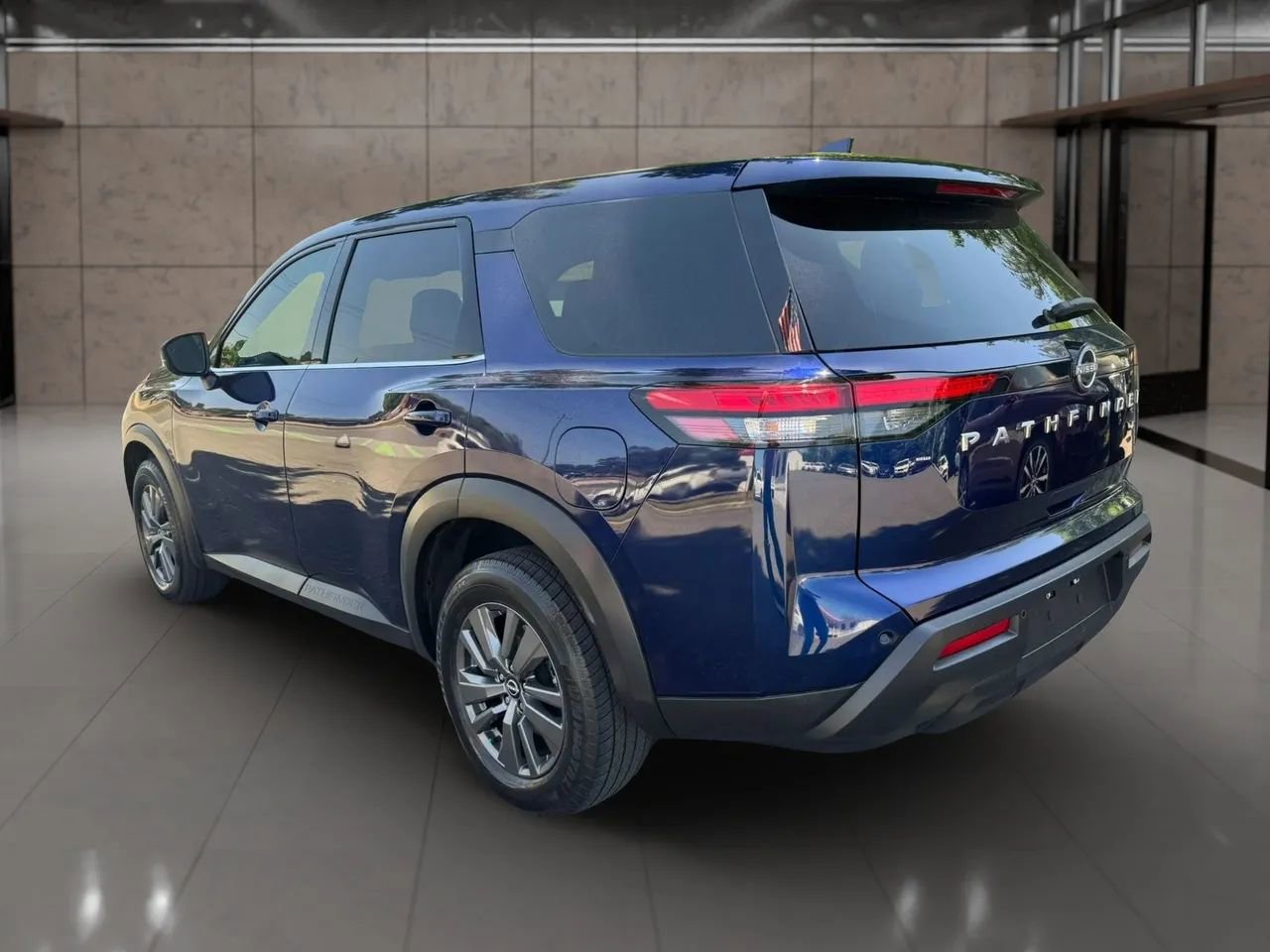 Used 2022 Nissan Pathfinder S FWD image 4