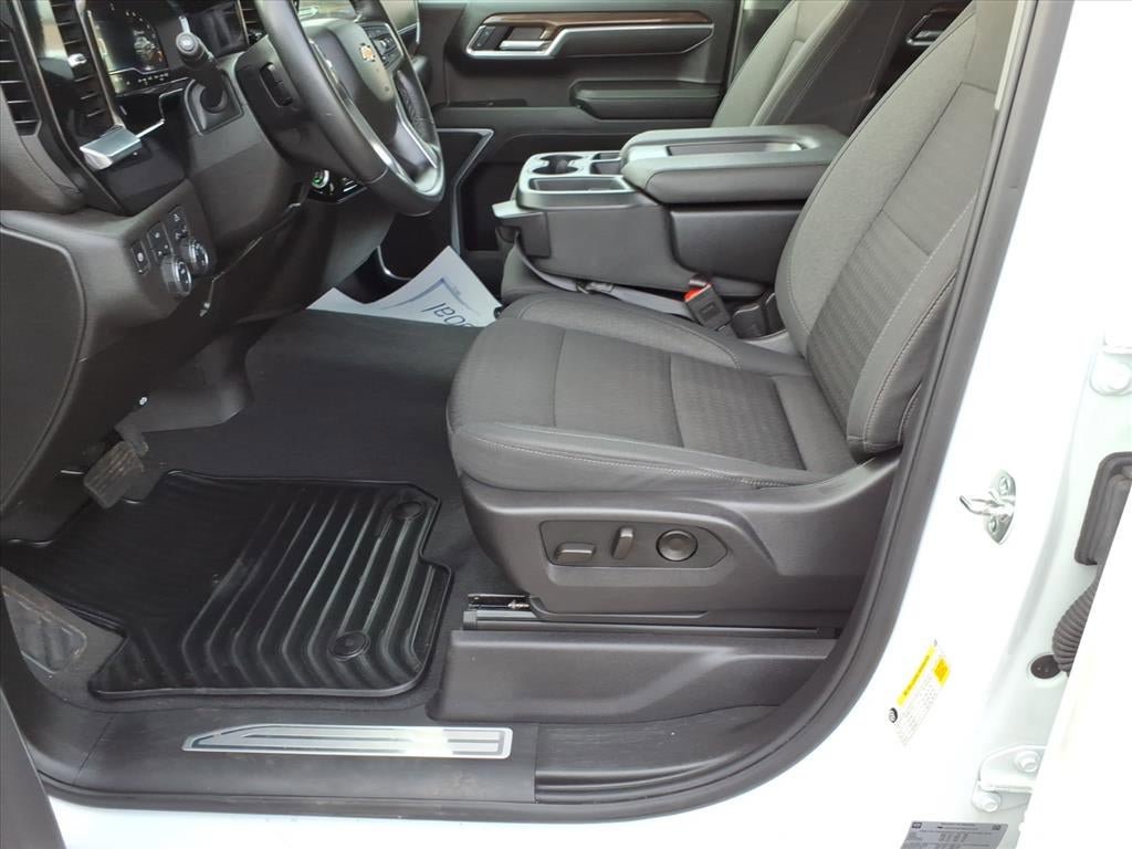 Used 2025 Chevrolet Silverado 1500 LT image 13