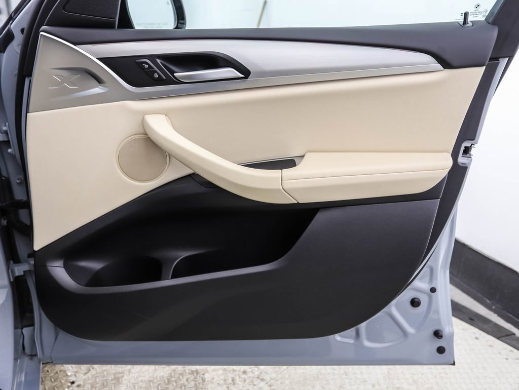 Certified 2025 BMW X4 xDrive30i image 29