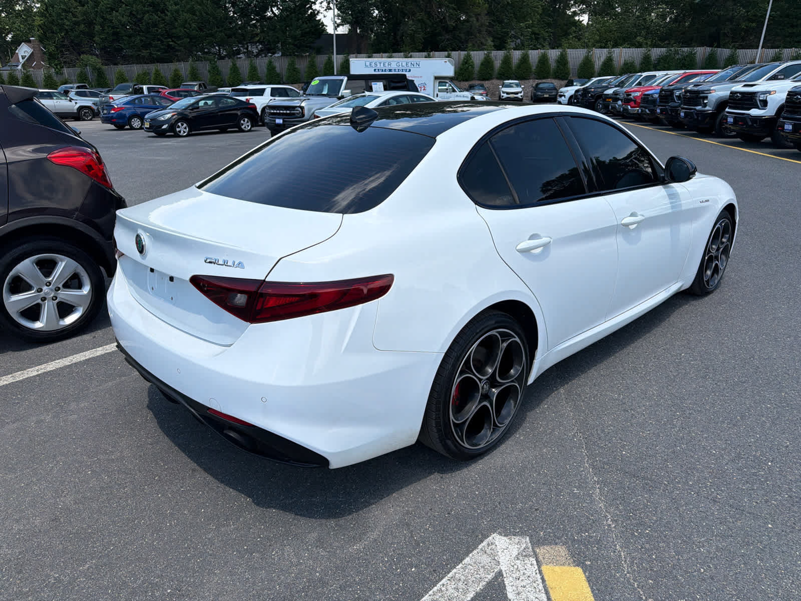 Used 2023 Alfa Romeo Giulia Veloce AWD/4WD image 3
