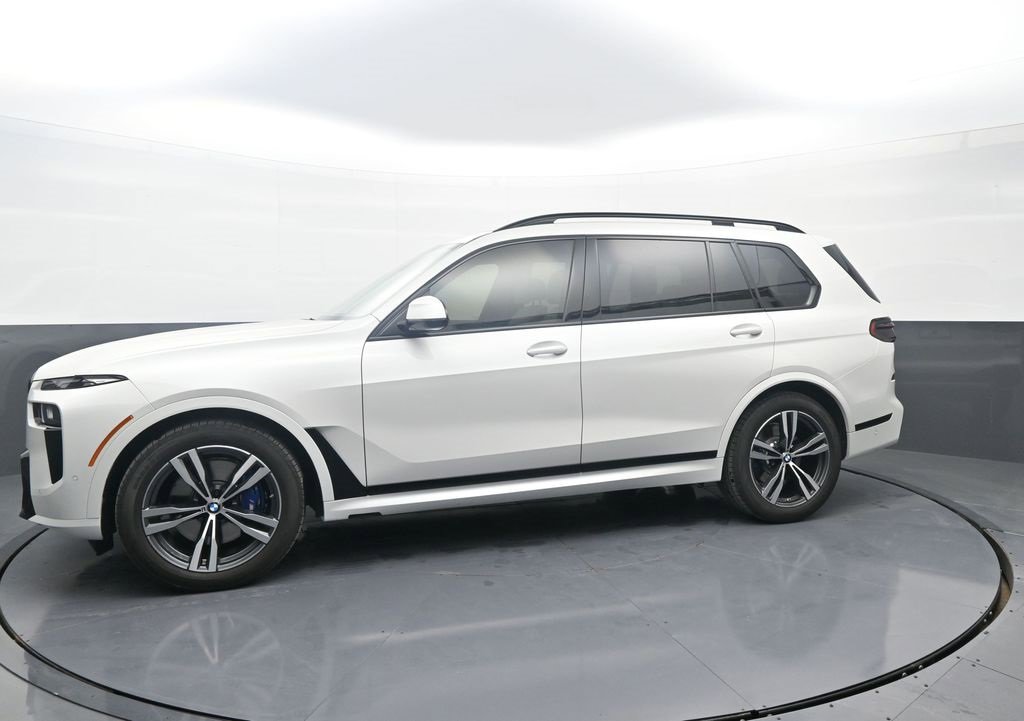Used 2026 BMW X7 xDrive40i w/ M Sport Package image 4