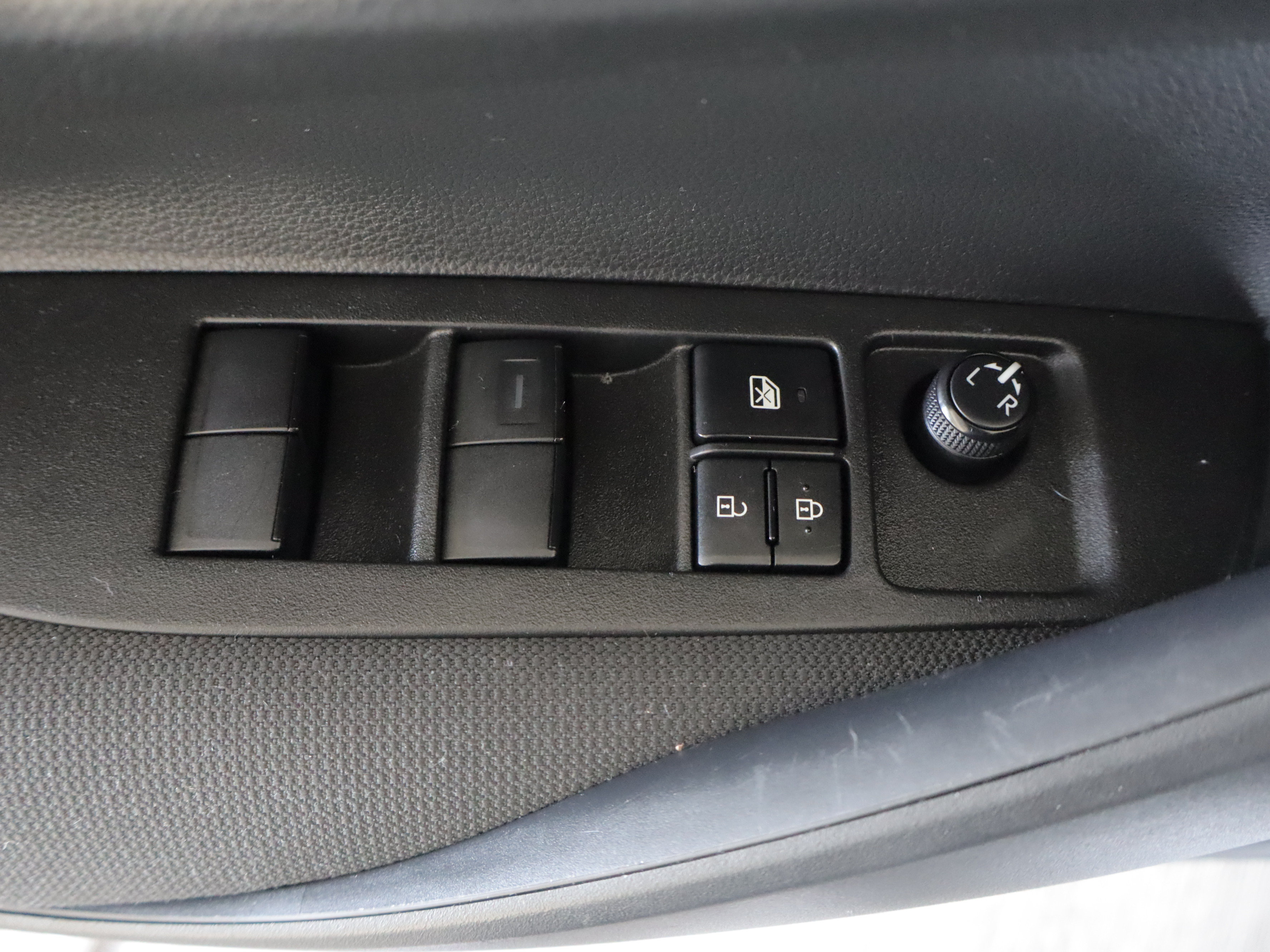 Used 2023 Toyota Corolla LE w/ Carpet Mat Package (TMS) FWD image 11