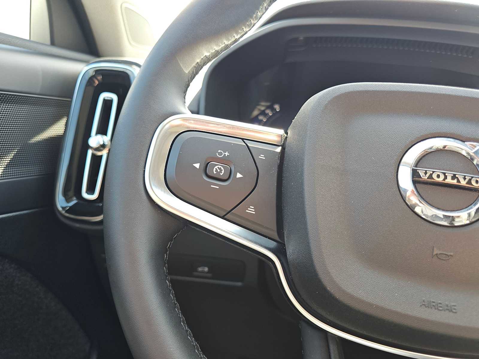 Used 2025 Volvo XC40 B5 Core w/ Protection Package Premier AWD/4WD image 32