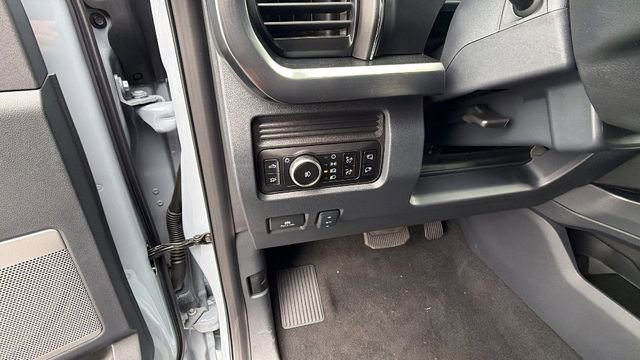 New 2026 Ford F250 Lariat w/ Black Appearance Package image 33