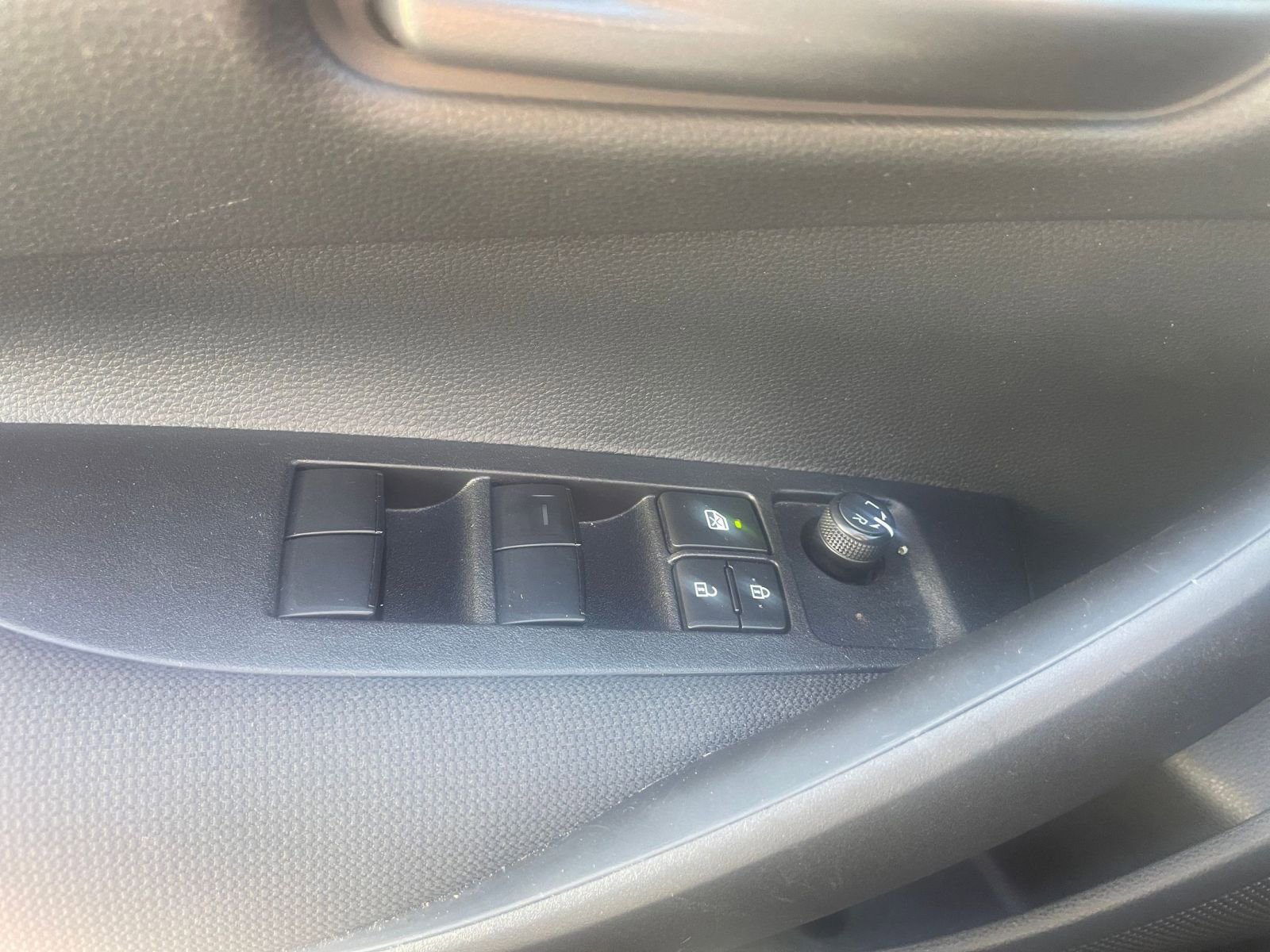 Used 2025 Toyota Corolla LE image 18