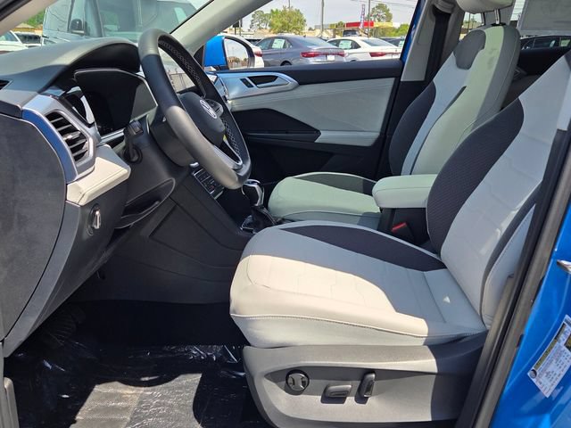 New 2026 Volkswagen Taos SE FWD image 5