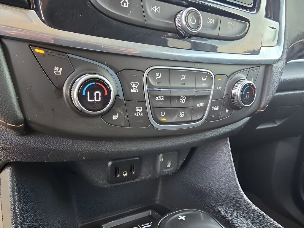 Used 2019 Chevrolet Traverse Premier w/ Driver Confidence II Package image 22