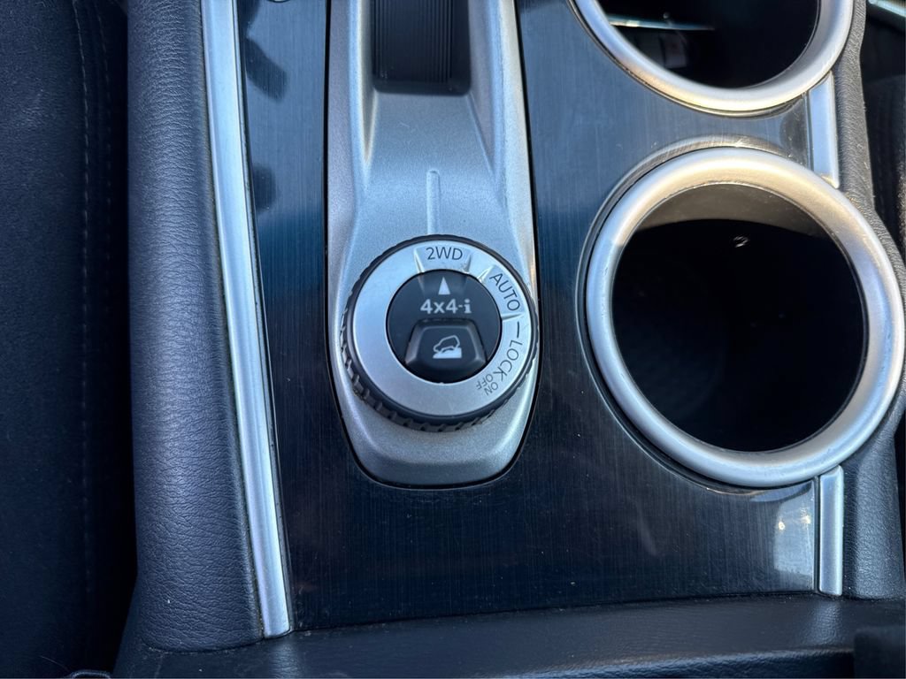 Used 2015 Nissan Pathfinder SV AWD/4WD image 34
