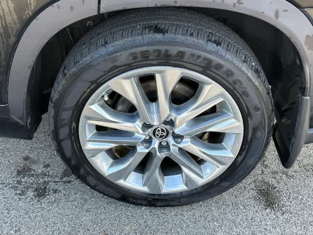 Used 2021 Toyota Highlander Limited AWD/4WD image 5