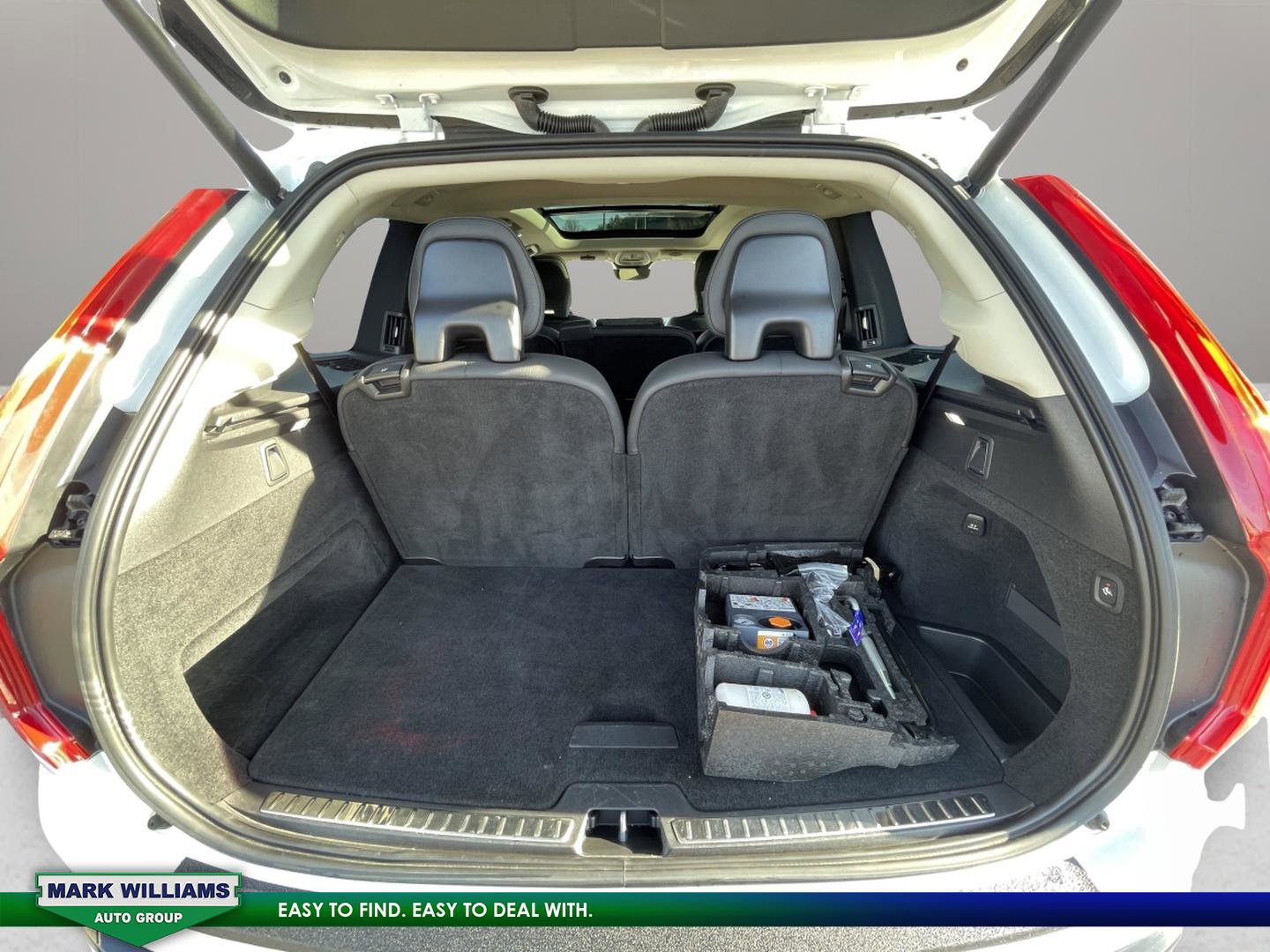 Used 2023 Volvo XC90 T8 Plus image 30