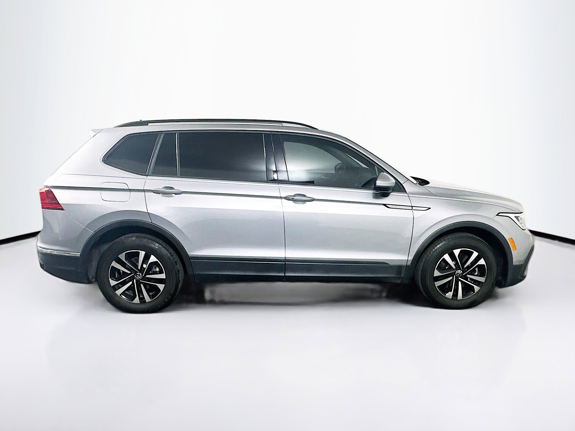 Used 2024 Volkswagen Tiguan S w/ MDO Package, Three-Row image 10