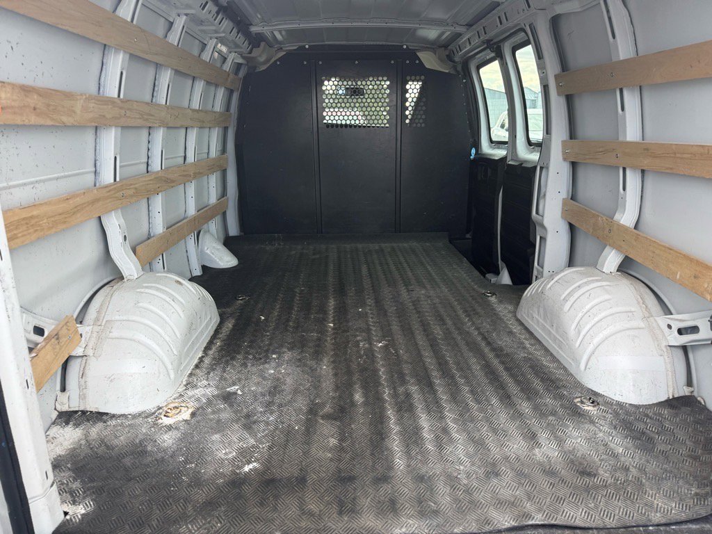 Used 2022 GMC Savana 2500 w/ Driver Convenience Package image 11