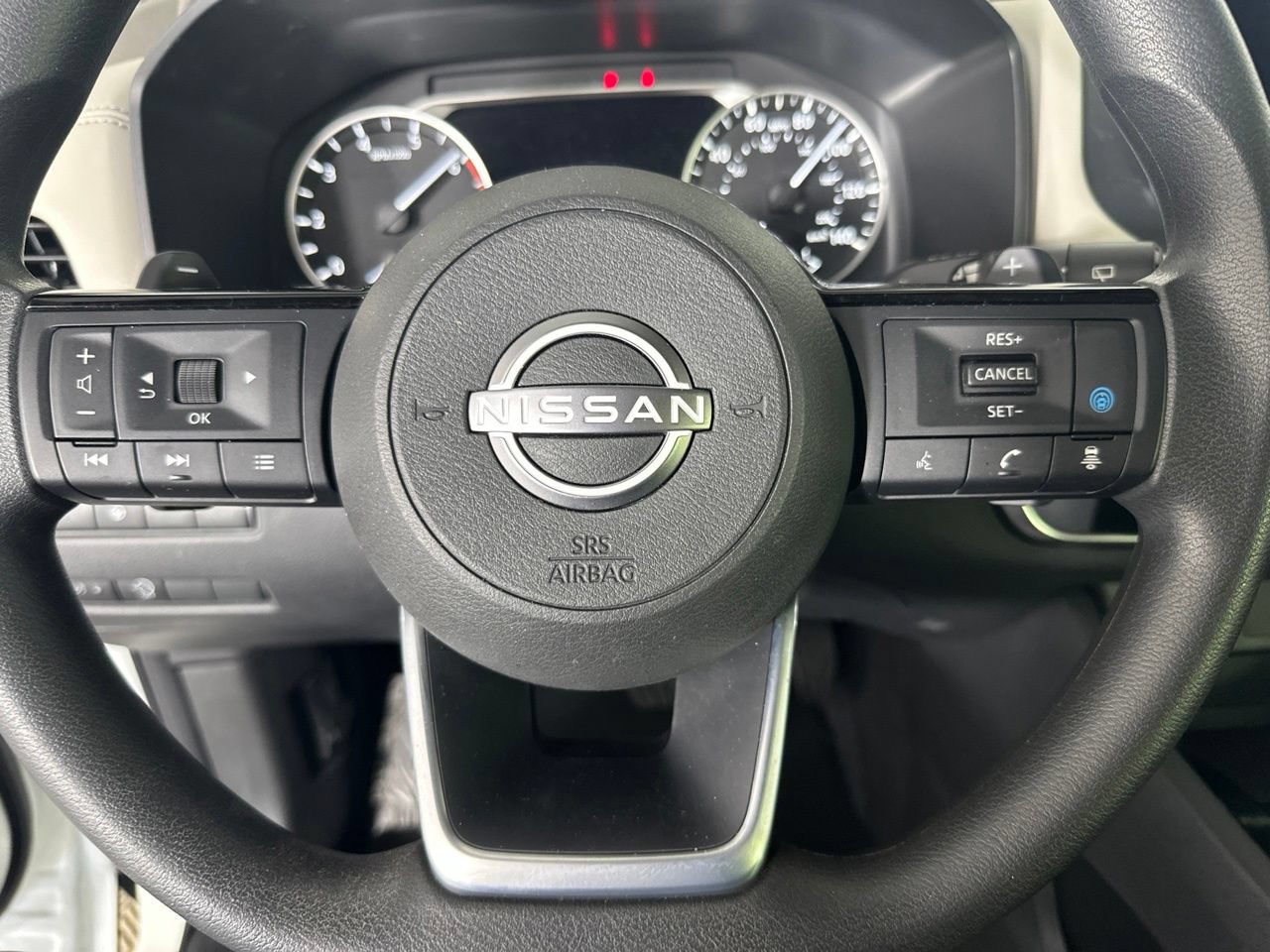 Used 2023 Nissan Rogue SV FWD image 13