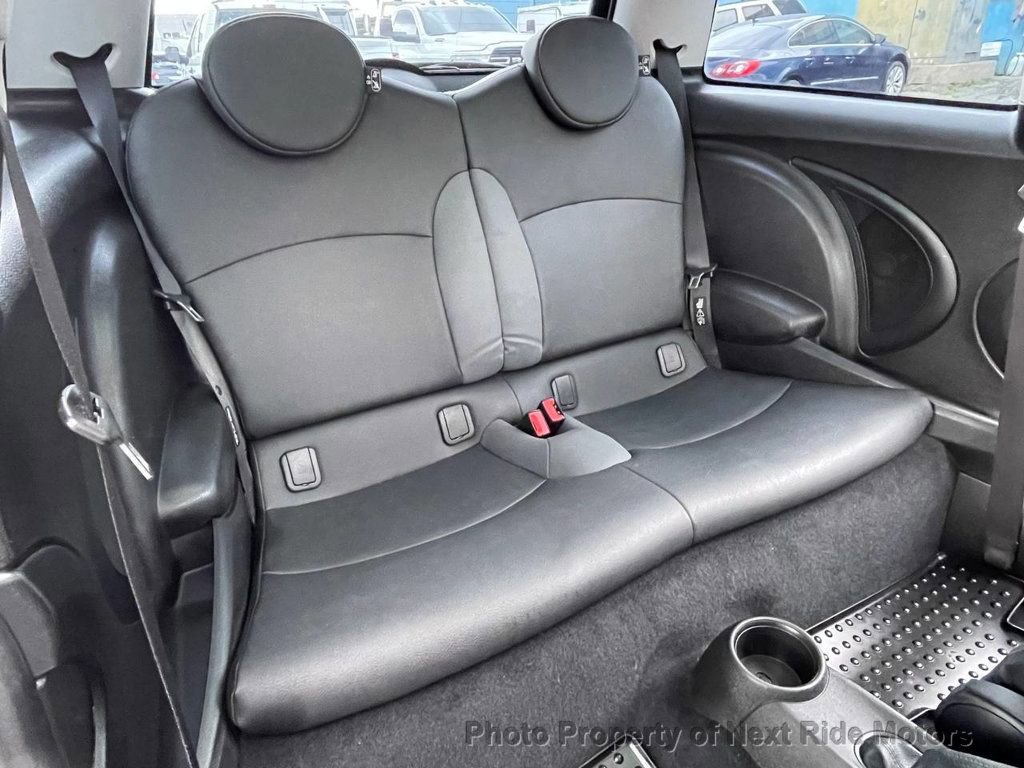 Used 2010 MINI Cooper Hardtop image 12
