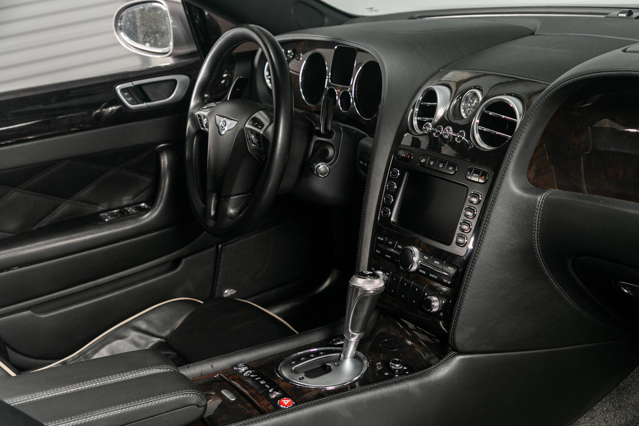 Used 2009 Bentley Flying Spur Flying Spur Speed w/ Convenience Specification Pkg image 35