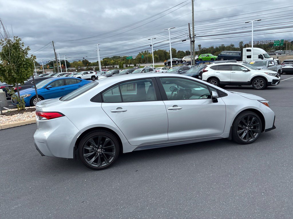 Used 2025 Toyota Corolla SE FWD image 6