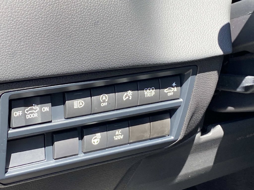 Used 2025 Toyota Tundra Limited AWD/4WD image 29