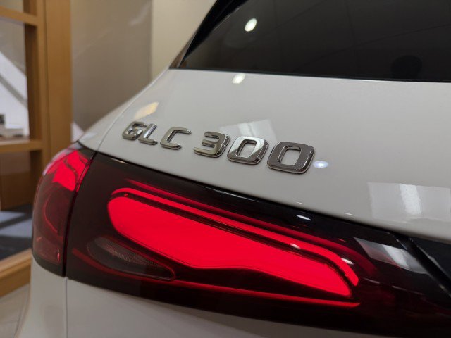 Used 2024 Mercedes-Benz GLC 300 4MATIC image 6