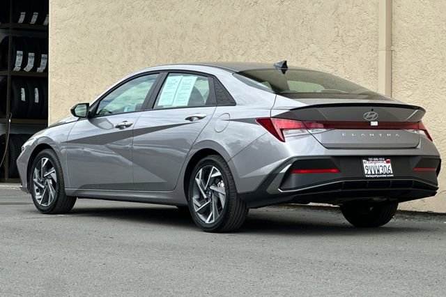 Used 2025 Hyundai Elantra Sport FWD image 9