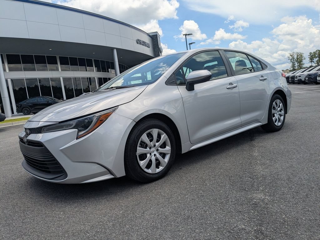 Used 2024 Toyota Corolla LE FWD image 8