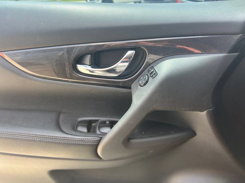 Used 2018 Nissan Rogue S FWD image 16