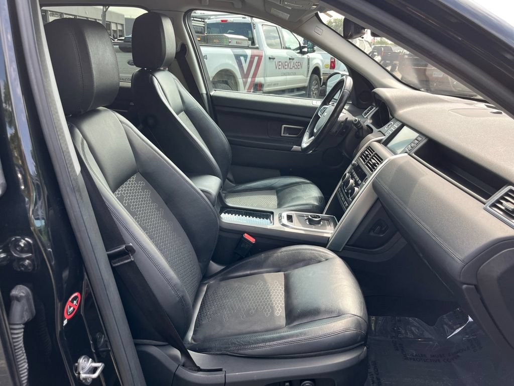 Used 2017 Land Rover Discovery Sport SE AWD/4WD image 21