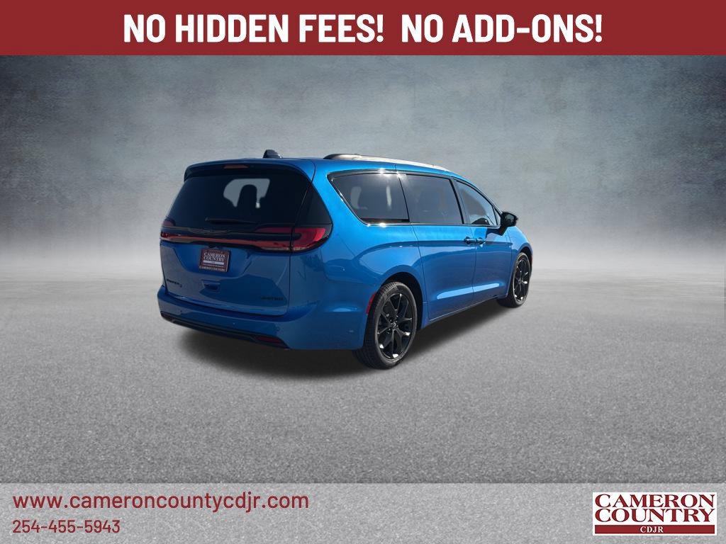 New 2026 Chrysler Pacifica Limited w/ S Appearance Package FWD image 3