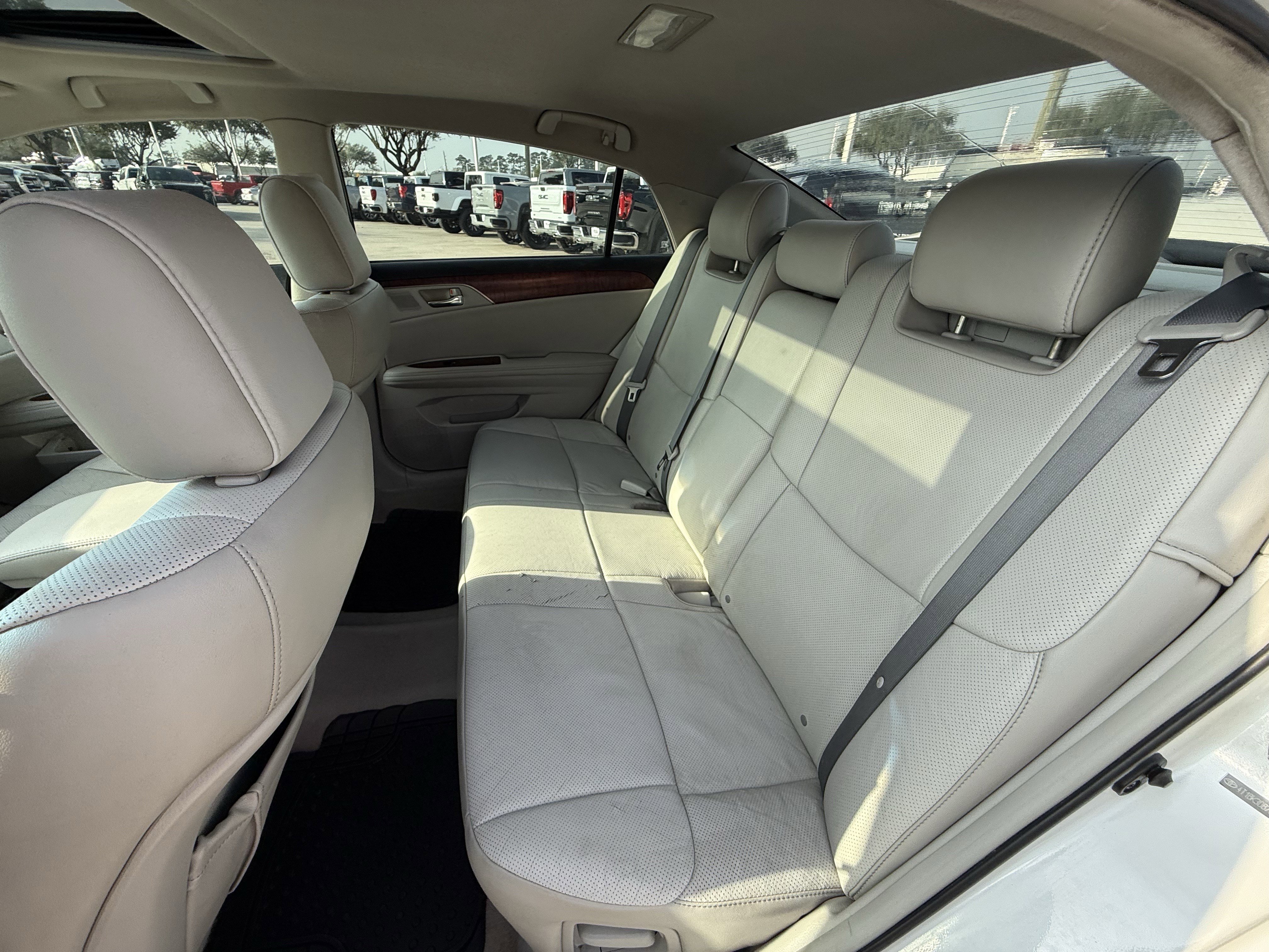 Used 2012 Toyota Avalon Limited image 32