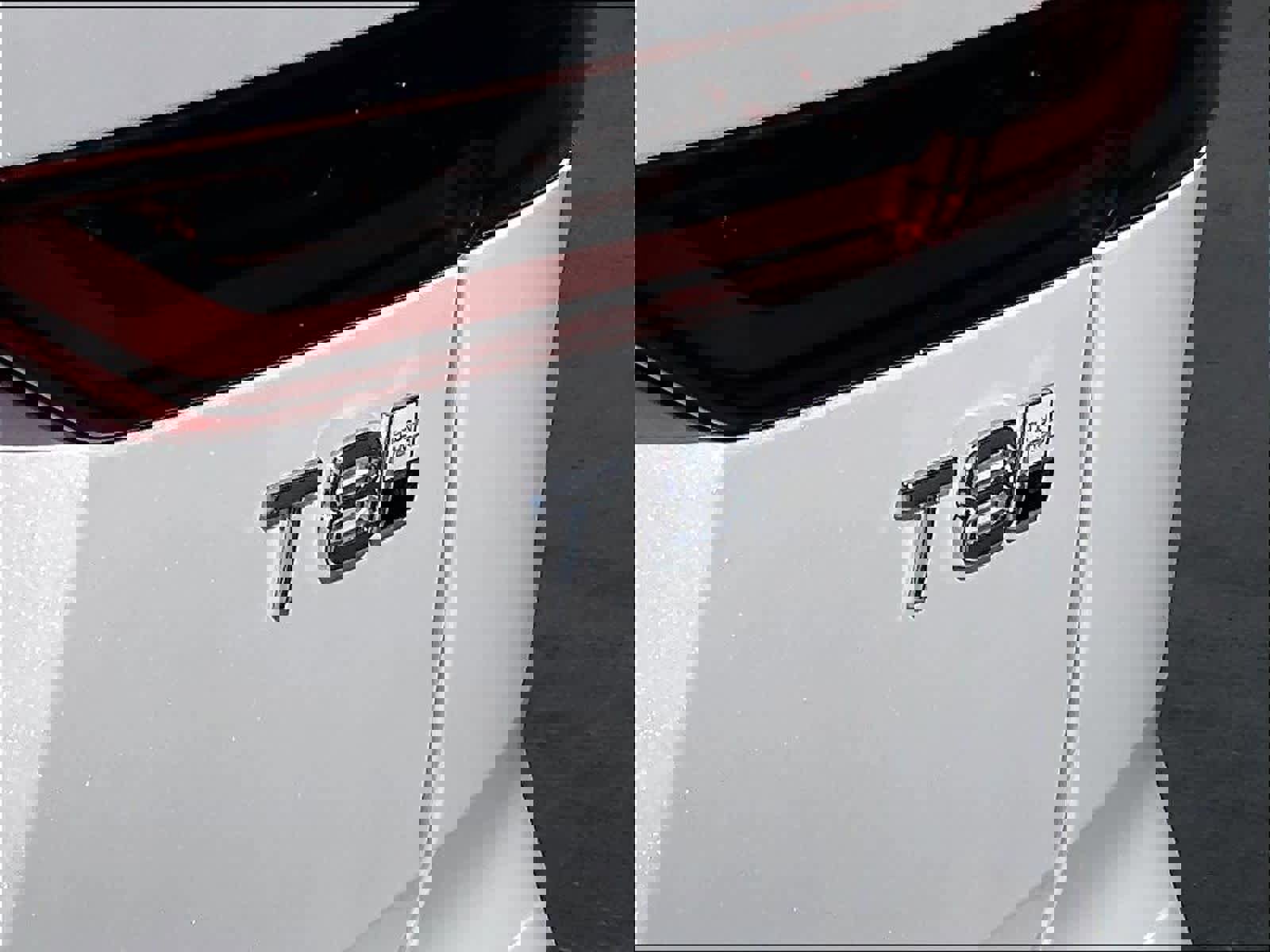 New 2026 Volvo XC60 T8 Plus w/ Protection Package Premier image 26