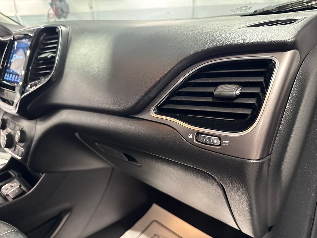 Used 2020 Jeep Cherokee Limited FWD image 33
