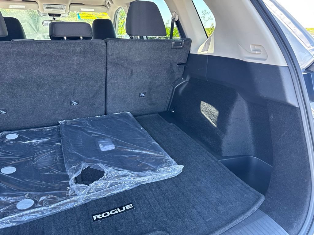 Used 2025 Nissan Rogue SV FWD image 34