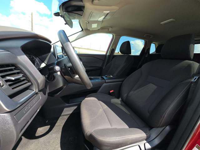 Used 2023 Nissan Rogue S FWD image 8