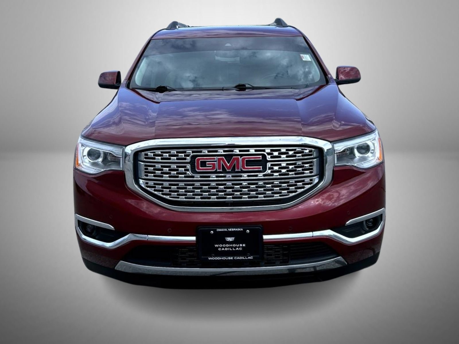 Used 2018 GMC Acadia Denali w/ Technology Package AWD/4WD image 2