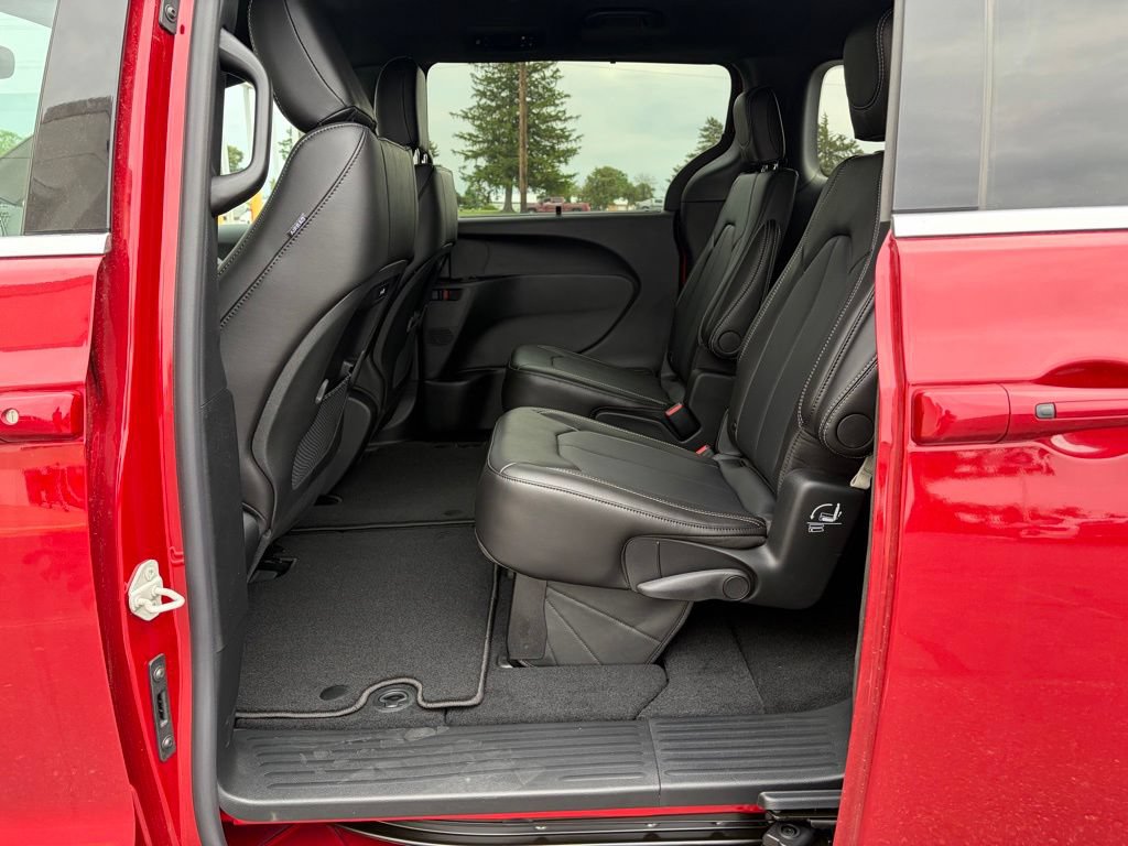 New 2026 Chrysler Pacifica Select AWD/4WD image 12