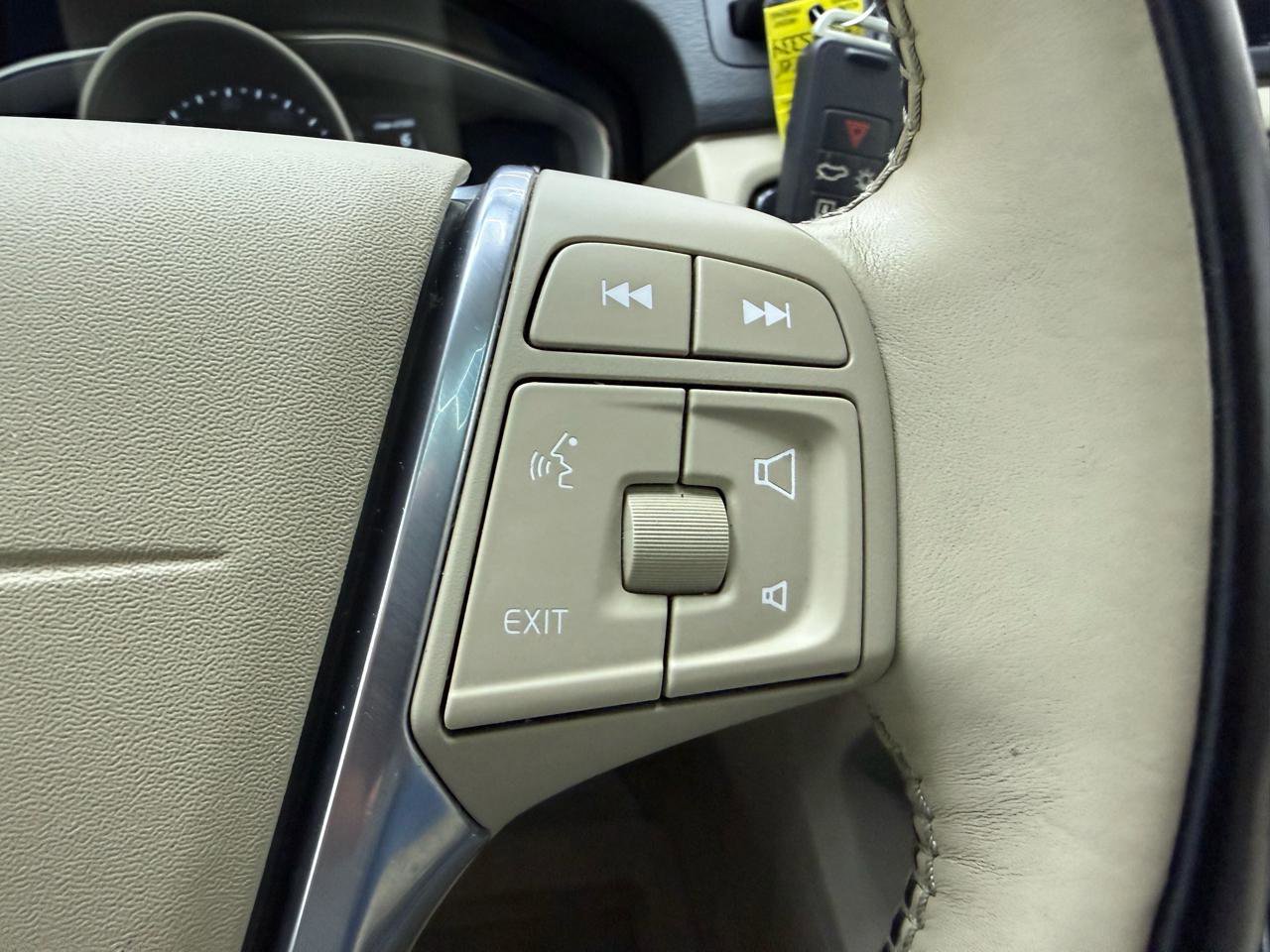 Used 2016 Volvo XC70 T5 Premier w/ Proximity Package AWD/4WD image 15