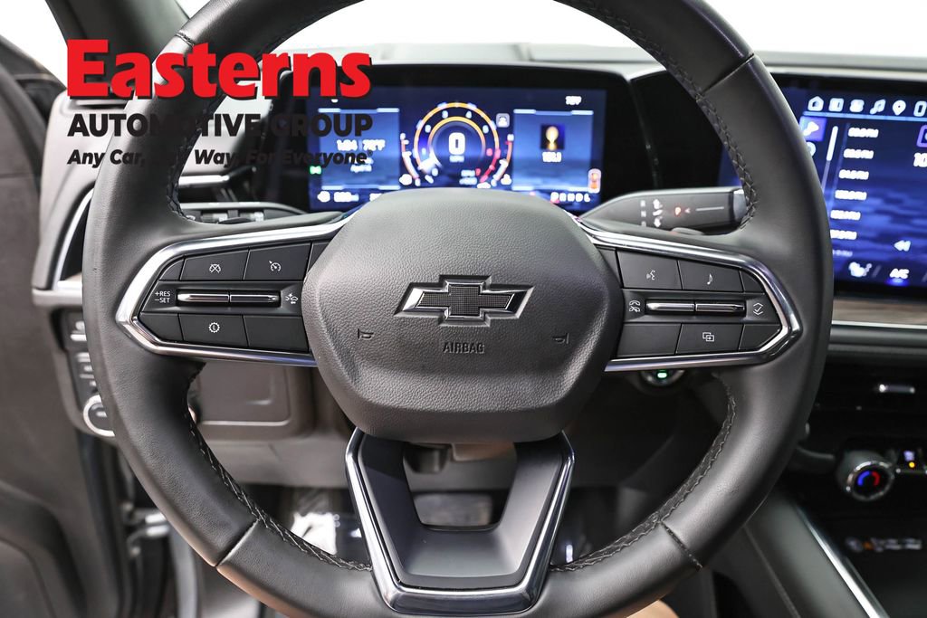 Used 2025 Chevrolet Suburban Z71 image 10