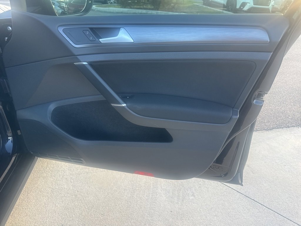 Used 2018 Volkswagen Golf S image 37