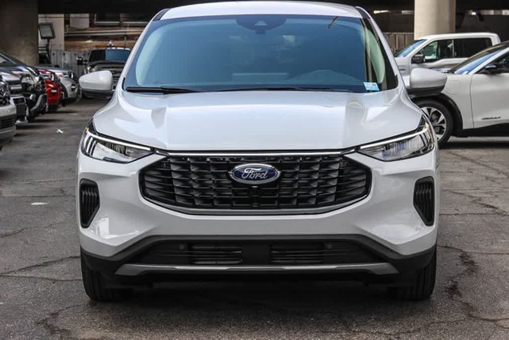 New 2024 Ford Escape Active w/ Tech Pack #2 FWD image 2