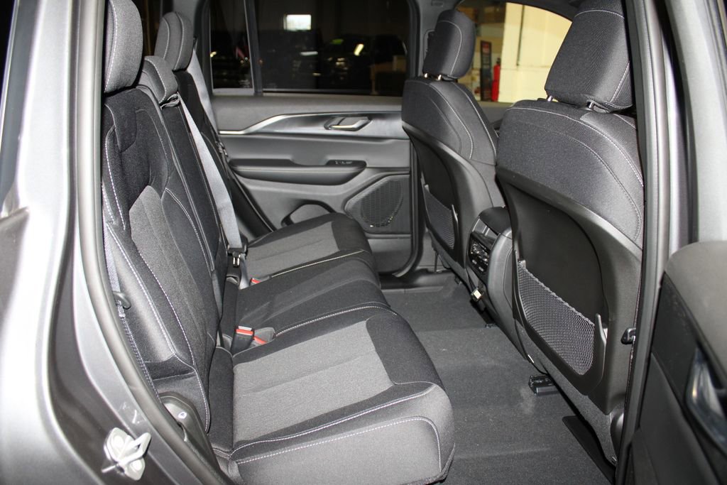 New 2025 Jeep Grand Cherokee Laredo X w/ Luxury Tech Group I image 30