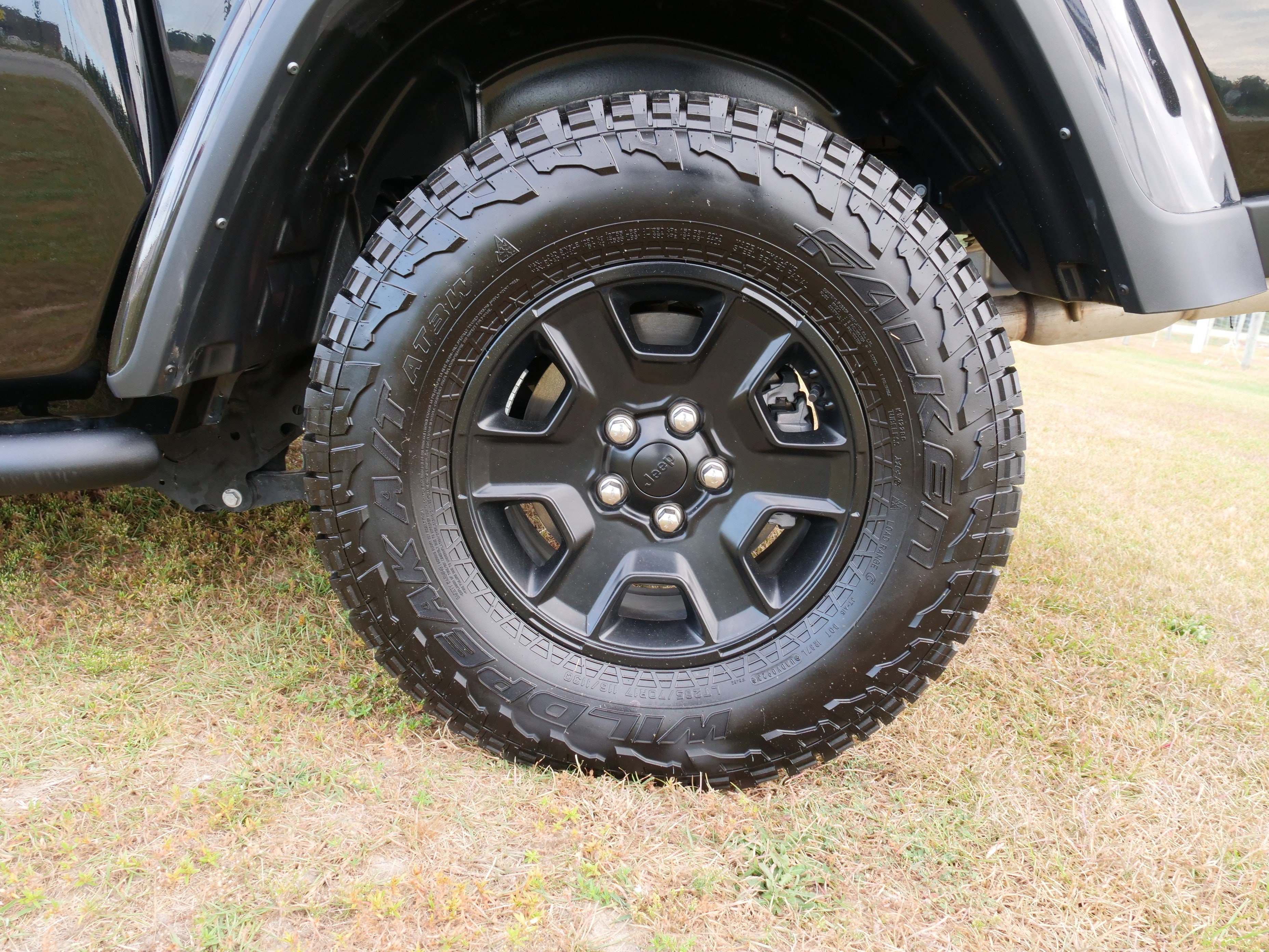 Used 2023 Jeep Gladiator Mojave w/ Cold Weather Group image 13