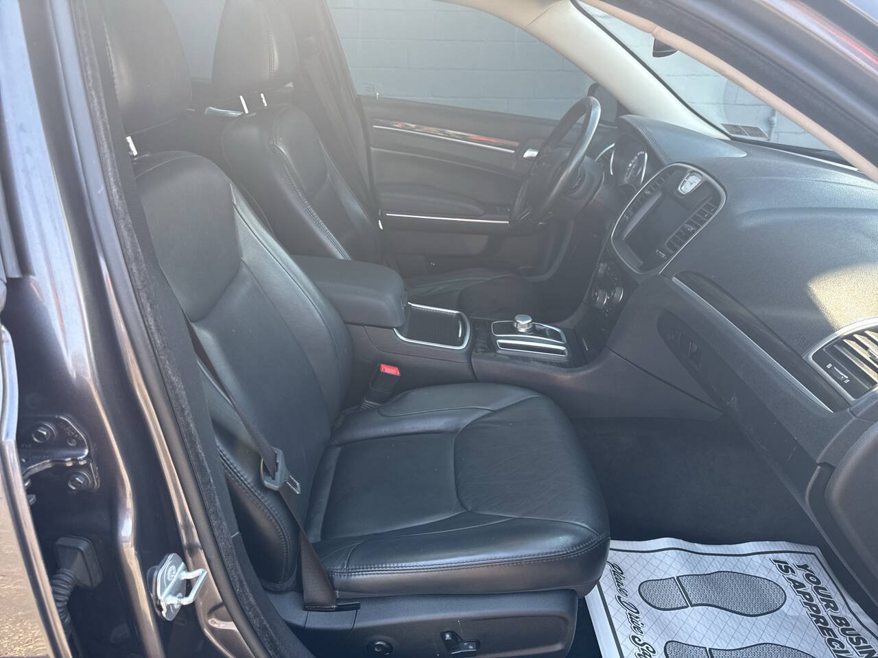 Used 2015 Chrysler 300 Limited RWD image 24