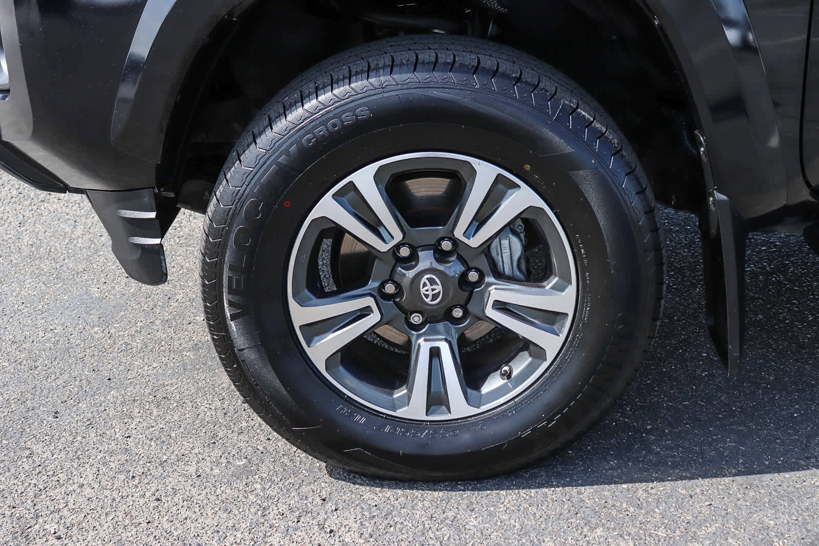 Used 2018 Toyota Tacoma TRD Sport w/ Technology Package image 12