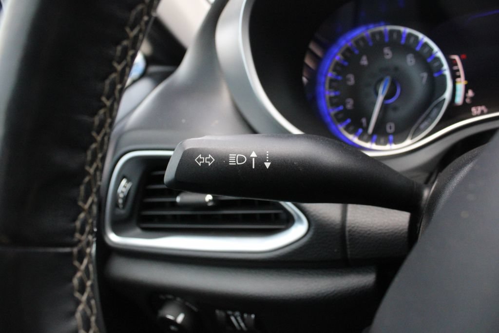 Used 2019 Chrysler Pacifica Touring-L Plus w/ S Appearance Package FWD image 10