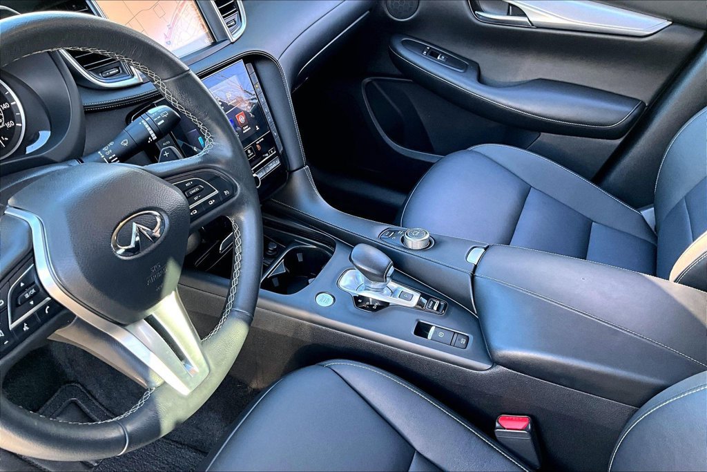 Used 2019 INFINITI QX50 Luxe w/ Navigation Package FWD image 16