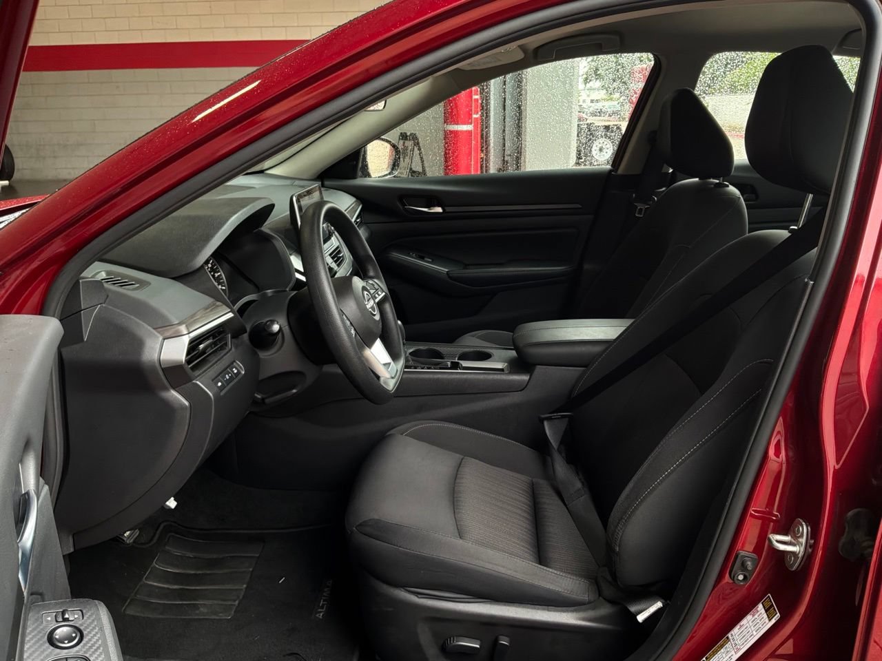 Used 2025 Nissan Altima 2.5 SV FWD image 10